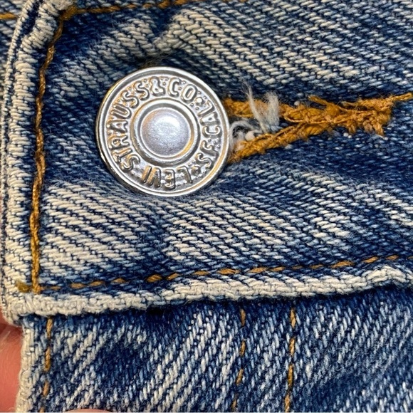 Vintage Levi's Cutoff Upcycled Studded 550 Relaxed Fit Red Tab Denim Shorts Jr 5 - Picture 12 of 15